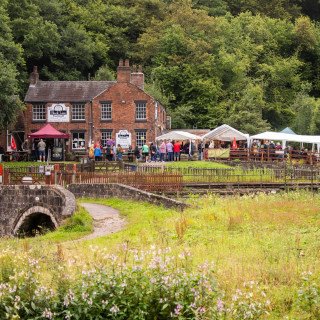Working with the Black Lion at Consall, you can move between the two sites to get the best variety of ales and ciders.